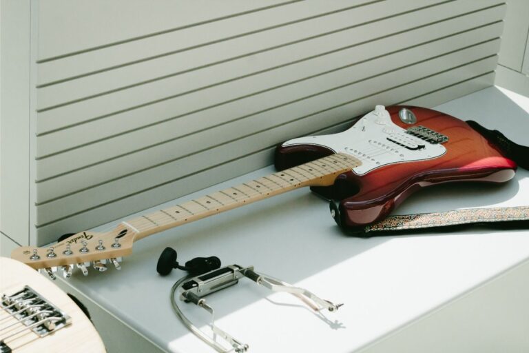 guitar4 1 768x512