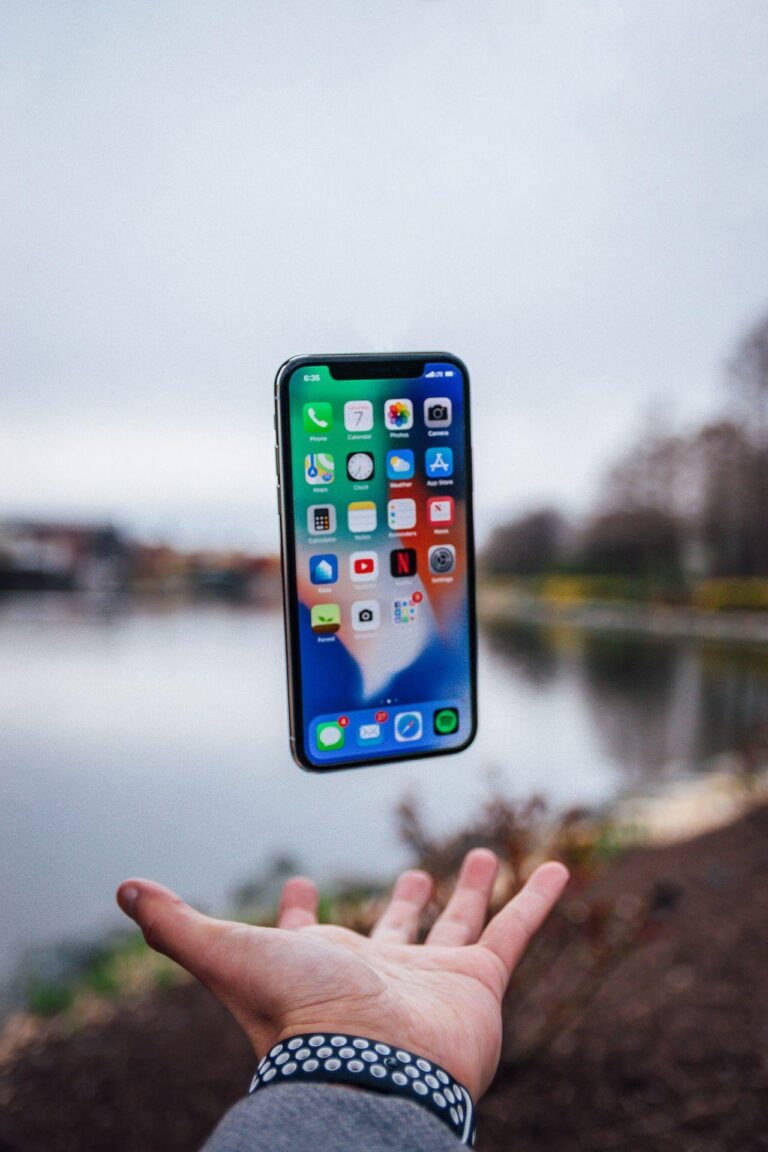 phone3 3 768x1152